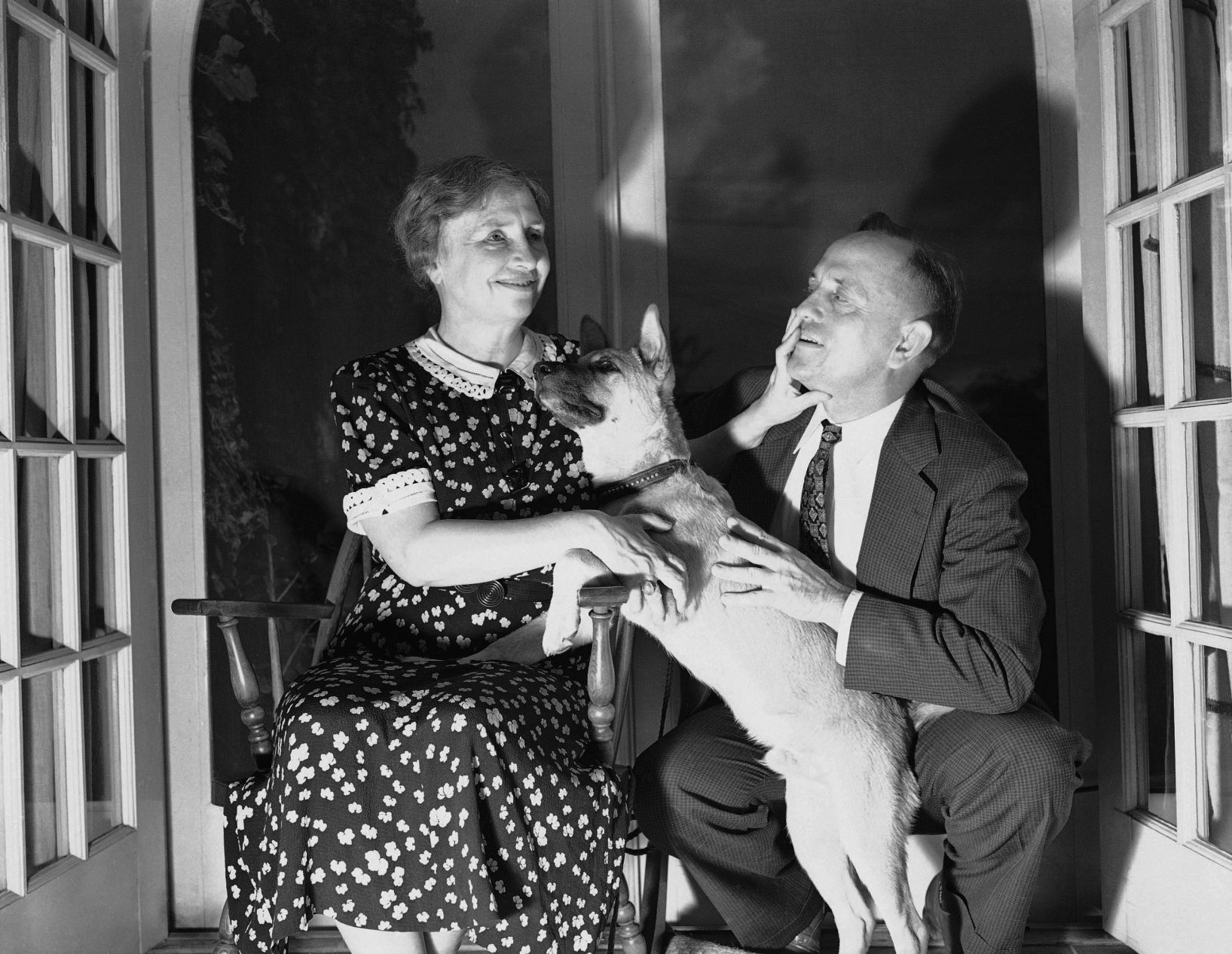 1937: Helen Keller